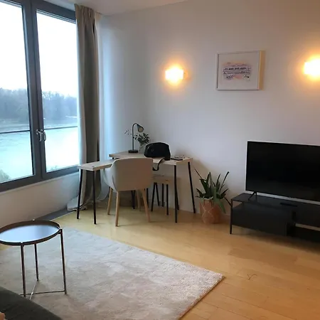 Apartmán V Eurovea S Uzasnym Vyhladom Na Dunaj
