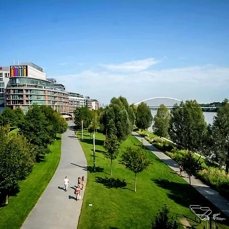 V Eurovea S Uzasnym Vyhladom Na Dunaj Apartament *